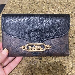 Snall coach wallet